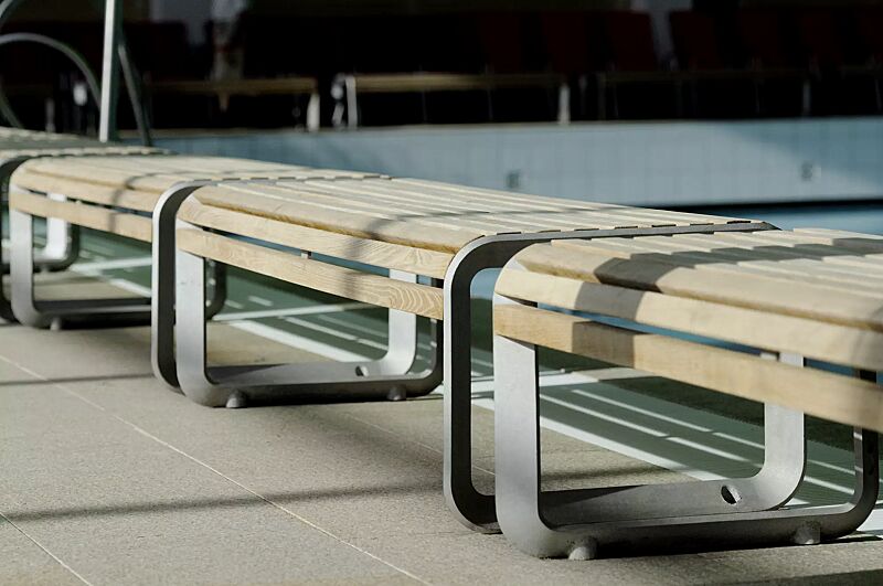 sitz-portiqoa__shoKAT0022516 Sitze PORTIQOA ohne Rückenlehne, mit Robinienholzbelattung