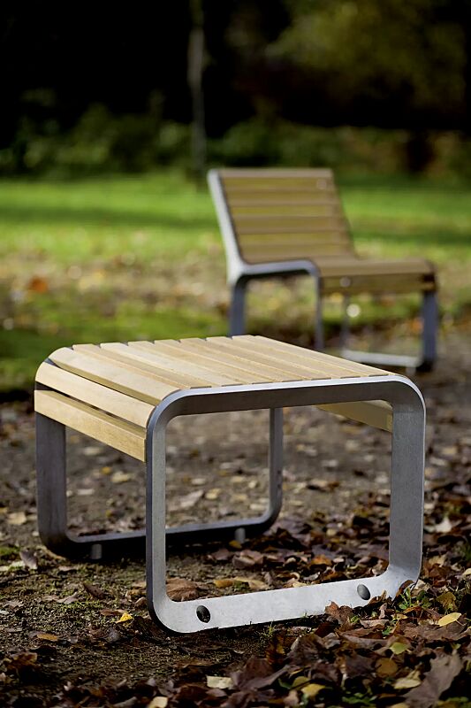 sitz-portiqoa__shoKAT0023054 Sitz PORTIQOA mit und ohne Rückenlehne, mit Robinienholzbelattung