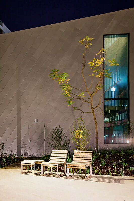 sitz-portiqoa__shoKAT0053642 Sitz PORTIQOA mit und ohne Rückenlehne, mit Robinienholzbelattung