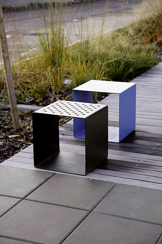 Sitzhocker RADIUM mit Kunststoffnoppen bzw. mit Auflagen aus HPL (im Webshop erhältlich)