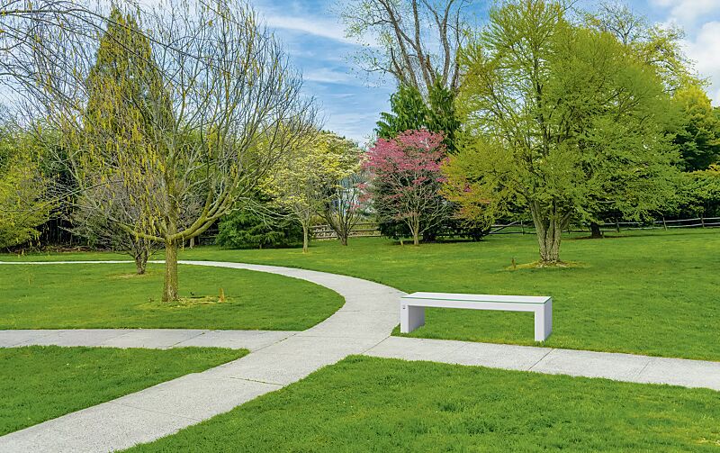 sitzbank-andromeda-smogeater__shoKAT0070670 Sitzbank ANDROMEDA SMOGEATER aus photokatalytischem Beton in weiß, Sitzfläche mit abgerundeten Kanten in hellgrün