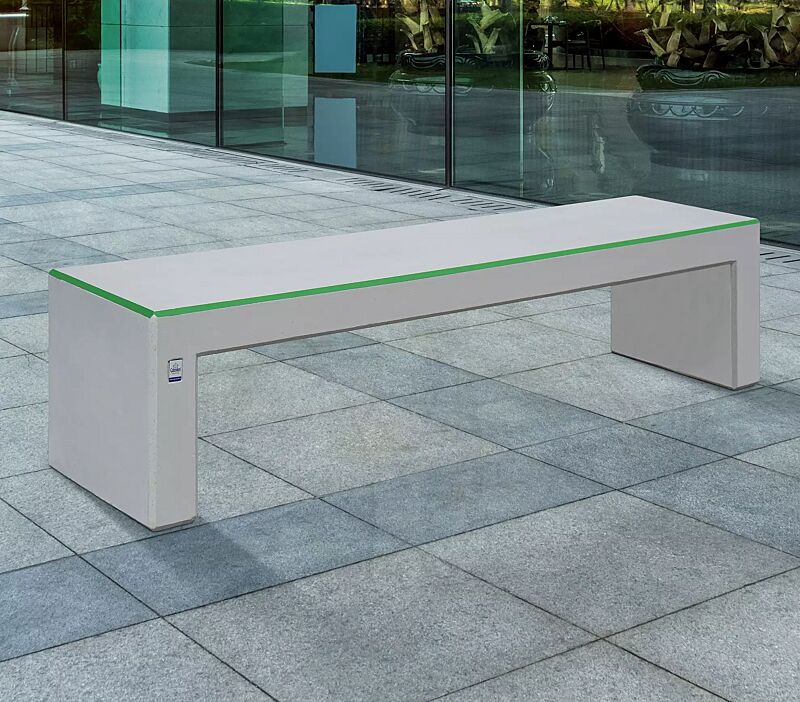 Sitzbank ANDROMEDA SMOGEATER aus photokatalytischem Beton in weiß, Sitzfläche mit abgerundeten Kanten in hellgrün