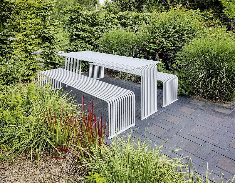 Sitzbank ANZIO ohne Rückenlehne und Tisch ANZIO in RAL 9003 signalweiß