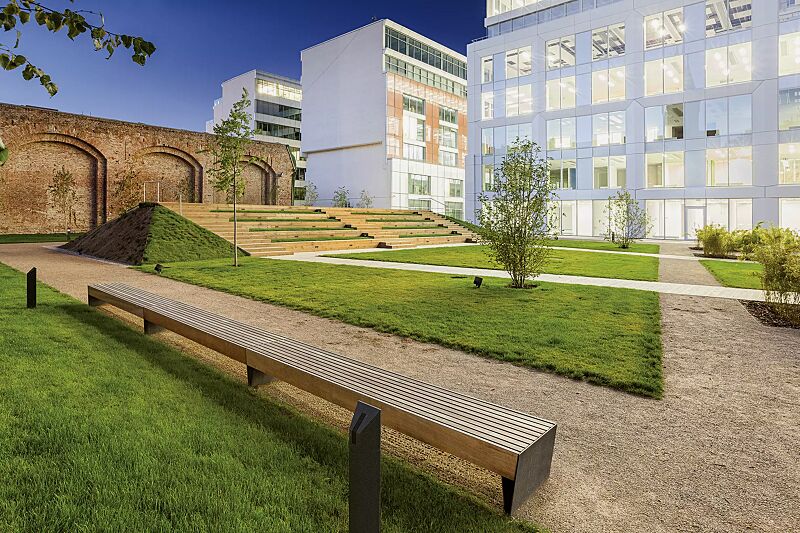 sitzbank-blocq__shoKAT0050588 Sitzbank BLOCQ ohne Rückenlehne, modular erweiterbar, mit Jatobaholzbelattung, Stahlteile in RAL 9007 graualuminium