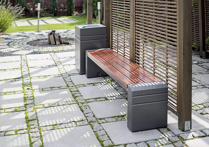 sitzbank-brno__shoKAT0069198 Sitzbank BRNO ohne Rückenlehne, Stahlteile in RAL 7021 schwarzgrau, Beton beschichtet in hellem graphit sowie Abfallbehälter BRNO