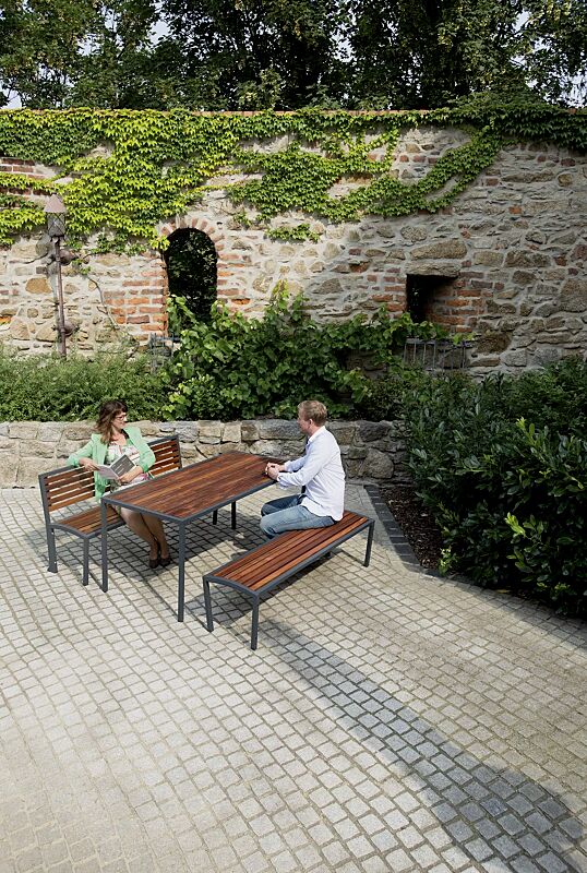 sitzbank-camilla__shoKAT0052241 Sitzbänke CAMILLA ohne und mit Rückenlehne und Tisch CAMILLA, mit Hartholzbelattung, Stahlteile in RAL 7016 anthrazitgrau