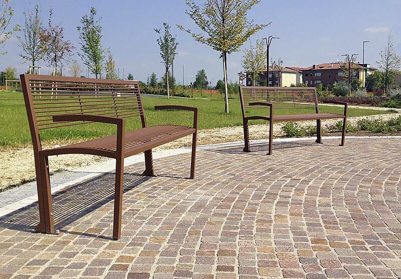 sitzbank-camilla__shoKAT0065014 Sitzbank CAMILLA mit Rückenlehne und Armlehnen, aus CORTEN-Stahl