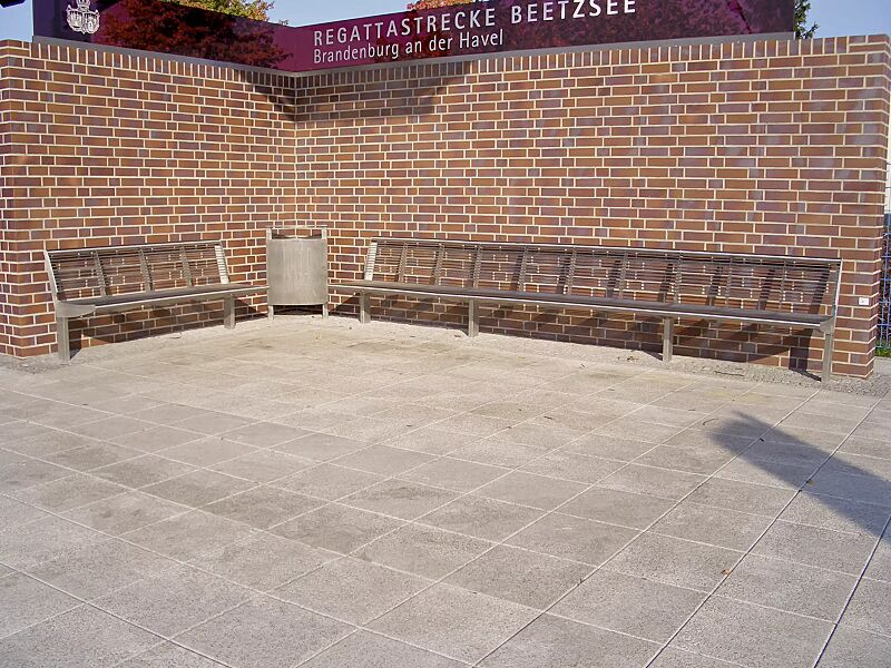 sitzbank-carpi__shoKAT0008826 Sitzbank CARPI mit Rückenlehne, Breite 1800 mm und Sitzbank CARPI mit auftragsbezogener Anpassung