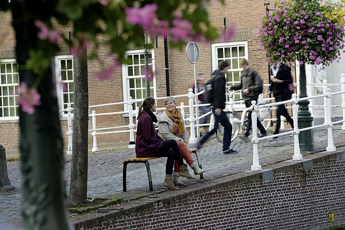 Seniorenbank CASERTA ohne Rückenlehne, mit Hartholzbelattung, unbehandelt