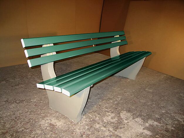 Sitzbank CATANIA, mit PVC-Kunststoffbelattung mit Holzeinlage, in grün ähnlich RAL 6005