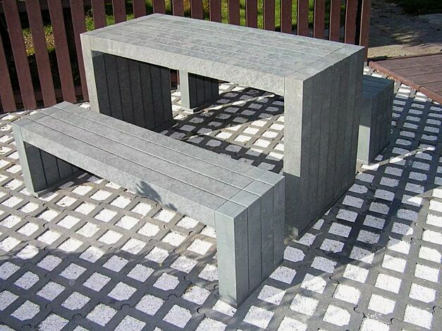 Kombinationsvorschlag: Bank-Tisch-Kombination CERMES aus Recyclingkunststoff in grau, bestehend aus einem Tisch und zwei Sitzbänken