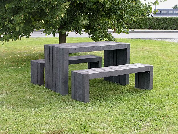 Kombinationsvorschlag: Bank-Tisch-Kombination CERMES aus Recyclingkunststoff in grau, bestehend aus einem Tisch und zwei Sitzbänken