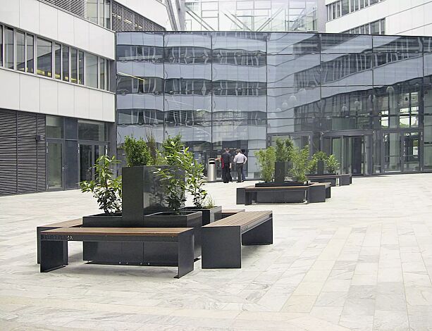 Sitzbank CIMA ohne Rückenlehne, mit Hartholzbelattung, Stahlteile in RAL 7016 anthrazitgrau