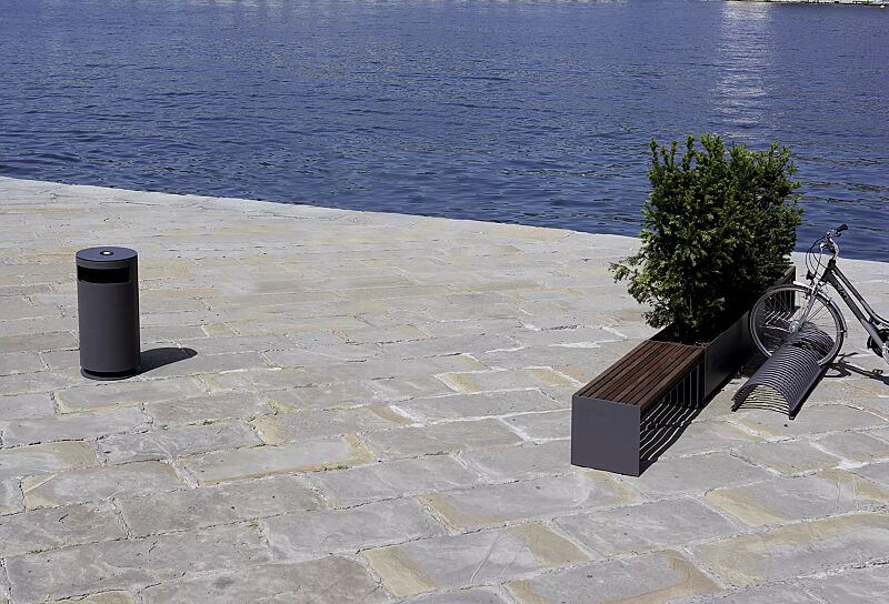 Sitzbank CIMA mit Hartholzbelattung, ohne Rückenlehne, Stahlteile in RAL 7016 anthrazitgrau