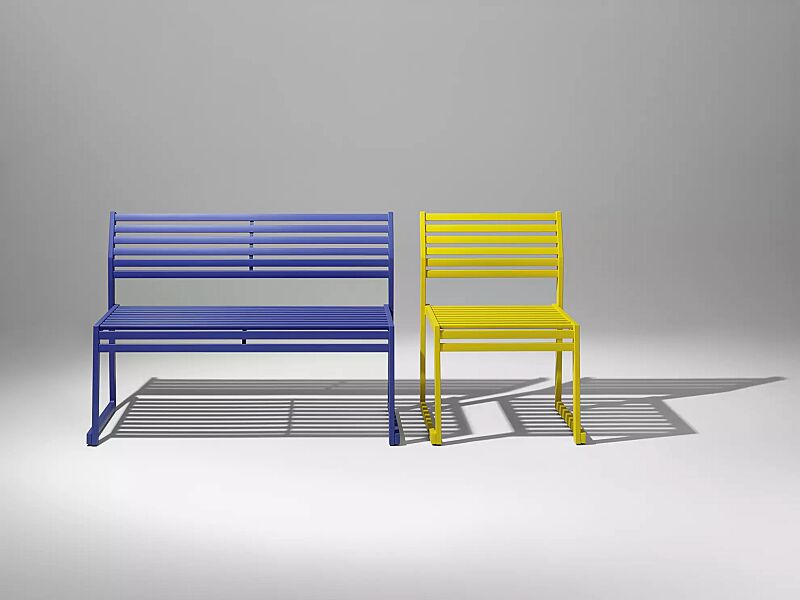 sitzbank-cortina__shoKAT0070400 Sitzbank CORTINA mit Rückenlehne, zum freien Aufstellen, Breite 1200 mm, in RAL 5023 fernblau und Sitz CORTINA mit Rückenlehne, zum freien Aufstellen, in RAL 1004 goldgelb