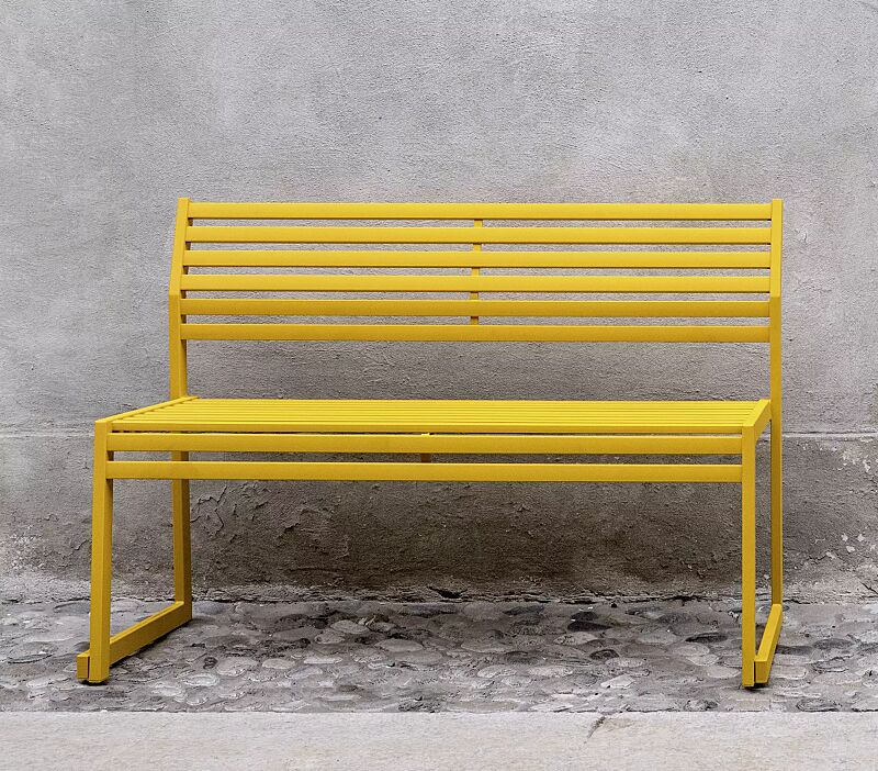 sitzbank-cortina__shoKAT0070409 Sitzbank CORTINA mit Rückenlehne, zum freien Aufstellen, Breite 1200 mm, in RAL 1004 goldgelb