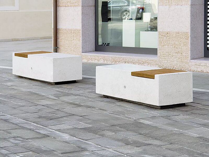 sitzbank-demetra__shoKAT0042857 Sitzbank DEMETRA ohne Rückenlehne, aus Beton, mit Okouméholzbelattung, in Granitoptik weiß