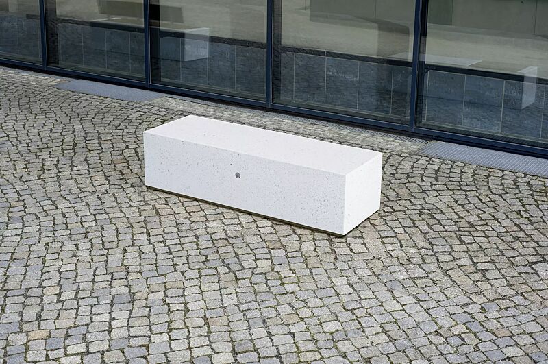 sitzbank-demetra__shoKAT0052298 Sitzbank DEMETRA ohne Rückenlehne aus Beton, Sitzflächen gestockt, in Granitoptik weiß