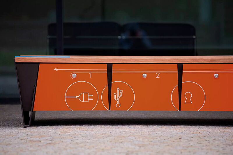 sitzbank-eblocq__shoKAT0061348 Sitzbank EBLOCQ mit Robinienholzbelattung, mit Zylinderschloss, Stahteile in RAL 7043 verkehrsgrau, Türen in RAL 2004 reinorange