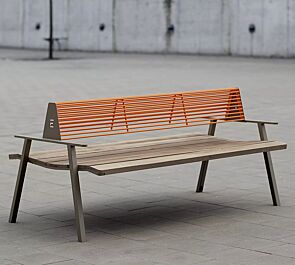 Sitzbank EGER MODERN - doppelseitig, mit Rücken- und Armlehnen, mit Eschenholzbelattung, Stahlteile in RAL 7006 beigegrau und RAL 2008 hellrotorange