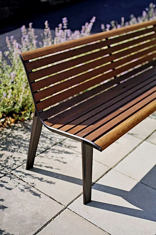 sitzbank-emau__shoKAT0064781 Sitzbank EMAU mit Rückenlehne, mit Jatobaholzbelattung, Unterkonstruktion in RAL 7016 anthrazitgrau (auf Anfrage)