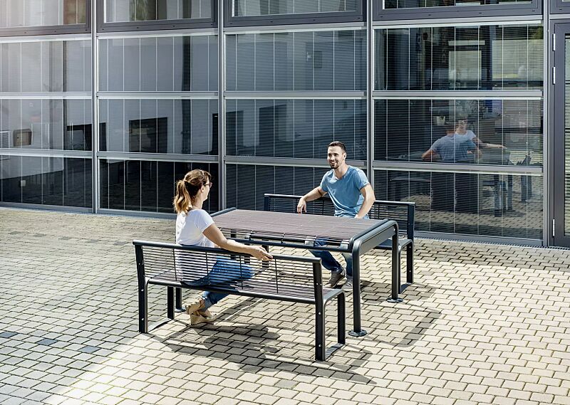 Sitzbänke ETHOS mit Rückenlehne und Tisch ETHOS, in RAL 7016 anthrazitgrau