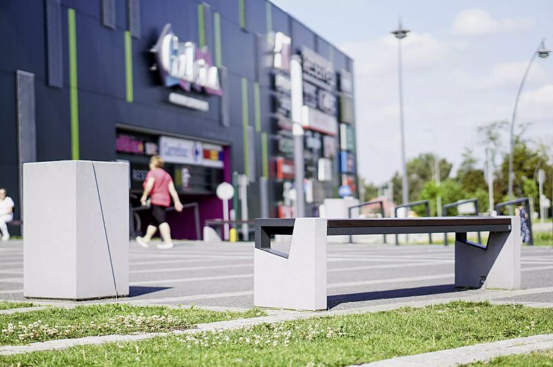 sitzbank-intal__shoKAT0069224 Sitzbank INTAL ohne Rückenlehne, Stahlteile in RAL 9007 graualuminium, Beton sandgestrahlt sowie Abfallbehälter INTAL