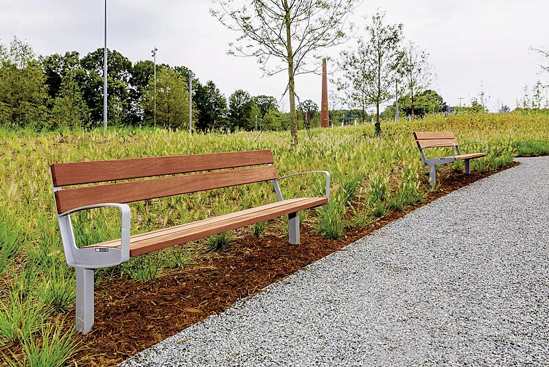 sitzbank-intervera__shoKAT0056673 Sitzbank INTERVERA mit Jatobaholzbelattung, Stahlteile in RAL 9006 weißaluminium