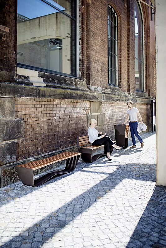 sitzbank-karma__shoKAT0055534 Kollektion KARMA bestehend aus Sitzbank und Abfallbehälter, Stahlteile in RAL 7016 anthrazitgrau