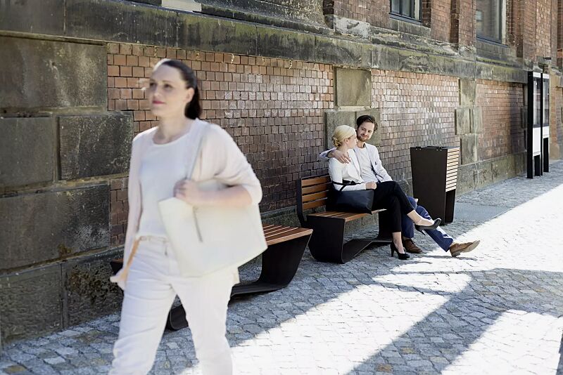 sitzbank-karma__shoKAT0055540 Kollektion KARMA bestehend aus Sitzbank und Abfallbehälter