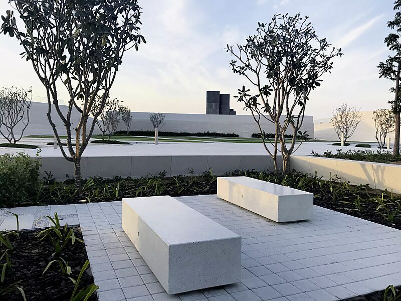 sitzbank-kubb__shoKAT0056758 Sitzbank DOUBLE KUBB aus Beton, Sitzfläche geschliffen, in Granitoptik weiß