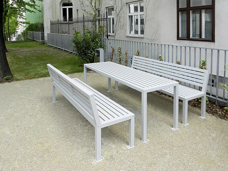 sitzbank-liguria__shoKAT0034638 Sitzbank LIGURIA mit Rückenlehne, zum Aufdübeln, mit Stahlauflage sowie Tisch LIGURIA, RAL 9006 weißaluminium