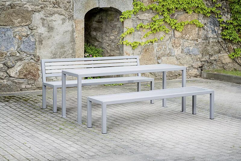 sitzbank-liguria__shoKAT0057869 Sitzbank LIGURIA mit und ohne Rückenlehne, zum freien Aufstellen, mit Edelstahlauflage, Stahlgestell in RAL 9007 graualuminium sowie Tisch LIGURIA