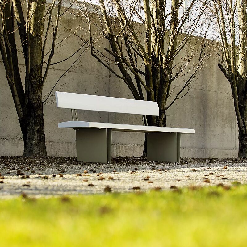 sitzbank-maly__shoKAT0071740 Sitzbank MALY mit Rückenlehne, HPC-Beton in weiß, Stahlteile in RAL 6013 schilfgrün