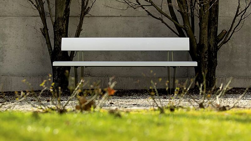 sitzbank-maly__shoKAT0071742 Sitzbank MALY mit Rückenlehne, HPC-Beton in weiß, Stahlteile in RAL 6013 schilfgrün