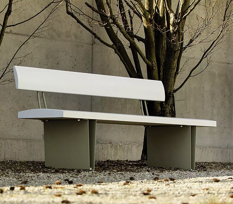 Sitzbank MALY mit Rückenlehne, HPC-Beton in weiß, Stahlteile in RAL 6013 schilfgrün