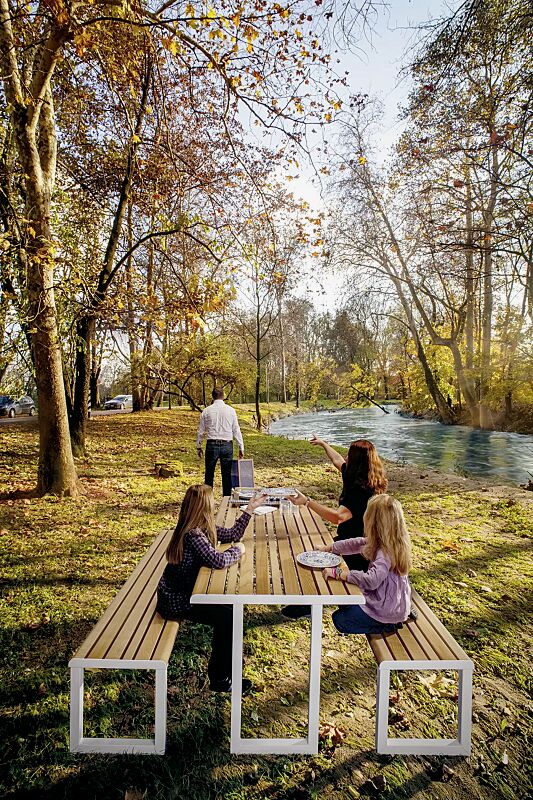 sitzbank-mantua__shoKAT0068025 Sitzbank MANTUA ohne Rückenlehne und Tisch MANTUA, Aluminium in natürlichem Eschenholzoptik-Effekt, Stahlteile in RAL 9003 signalweiß