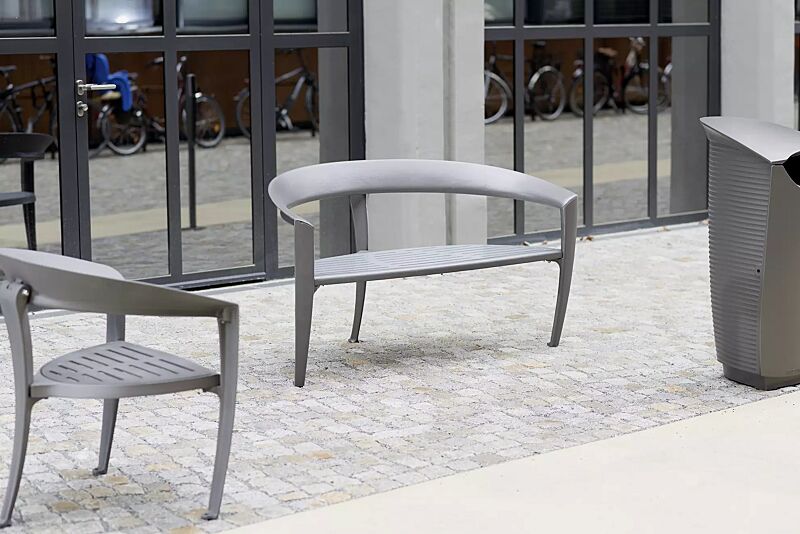 sitzbank-nastra__shoKAT0055562 Kollektion NASTRA bestehend aus Sitzbank, Sitz und Abfallbehälter