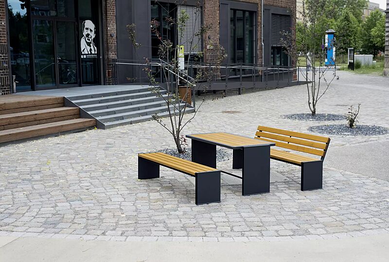 sitzbank-natura__shoKAT0055569 Sitzbänke NATURA ohne und mit Rückenlehne und Tisch NATURA, mit Eschenholzbelattung, Stahlteile in RAL 7016 anthrazitgrau