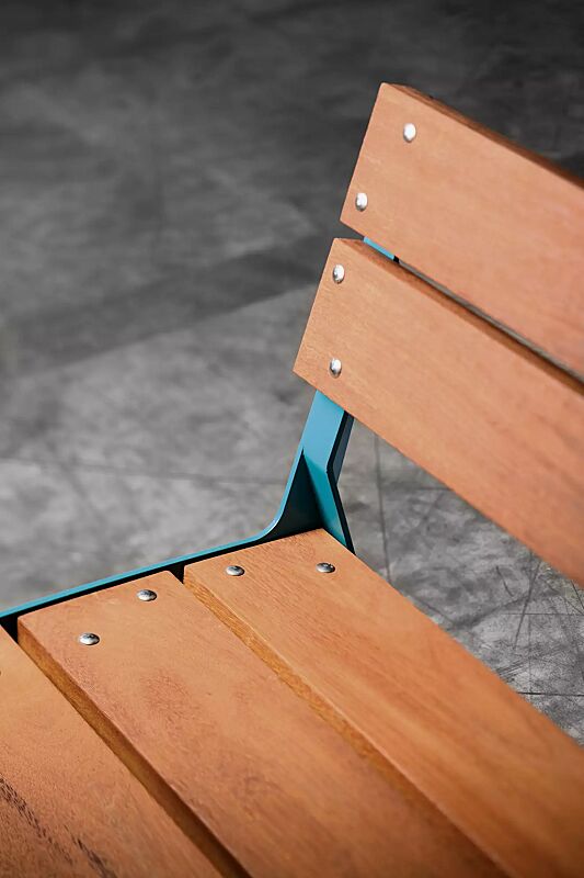 sitzbank-noale__shoKAT0060630 Sitzbank NOALE mit Rückenlehne, mit Hartholzbelattung, Stahlteile in RAL 5021 wasserblau