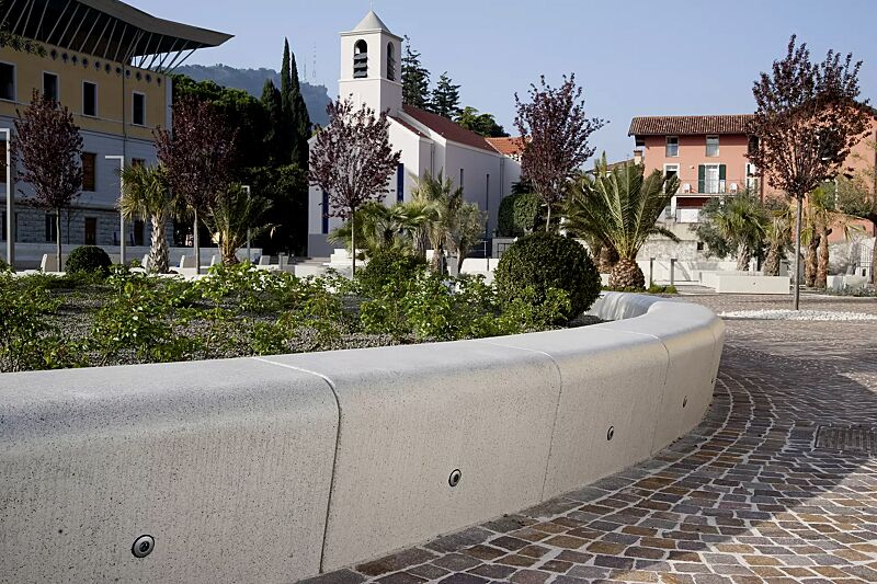 sitzbank-onda__shoKAT0052953 Sitzbank ONDA aus rekonstituiertem Marmor, gerade und gebogen, mit Beleuchtung (Mehrpreis auf Anfrage), Sitzfläche geschliffen, in weiß carrara