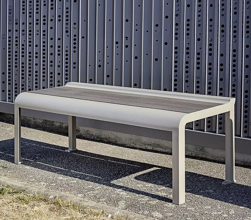 Sitzbank PAOSA, Stahlteile in RAL 7044 seidengrau, Sitzauflage aus grauem Zedernholz