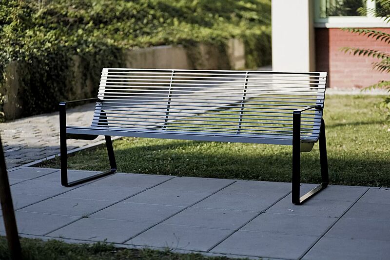 sitzbank-preva-urbana__shoKAT0018805 Sitzbank PREVA URBANA mit Rückenlehne und Armlehnen, Stahlteile in RAL 9005 tiefschwarz