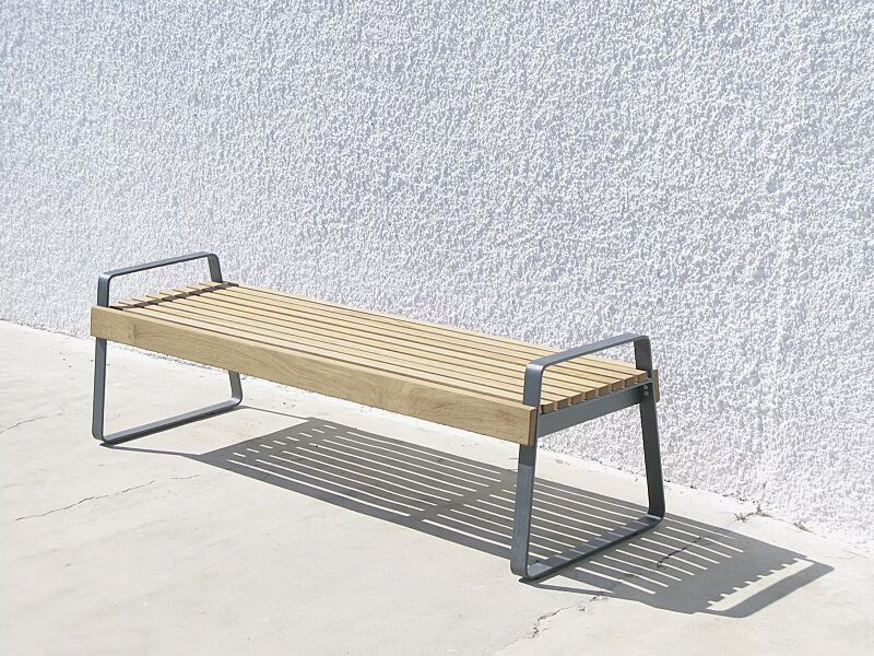 sitzbank-preva-urbana__shoKAT0023063 Sitzbank PREVA URBANA ohne Rückenlehne und mit Armlehnen, mit Robinienholzbelattung, Stahlteile in DB 703 eisenglimmer