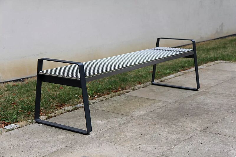 sitzbank-preva-urbana__shoKAT0051758 Sitzbank PREVA URBANA ohne Rückenlehne und mit Armlehnen, mit Auflage aus Edelstahl, Stahlteile in RAL 7016 anthrazitgrau