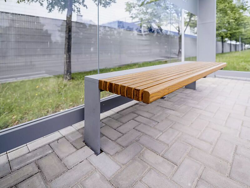 sitzbank-pure__shoKAT0071364 Sitzbank PURE, 3-Sitzer mit Holzauflage, Stahlkonstruktion in RAL 7037 staubgrau