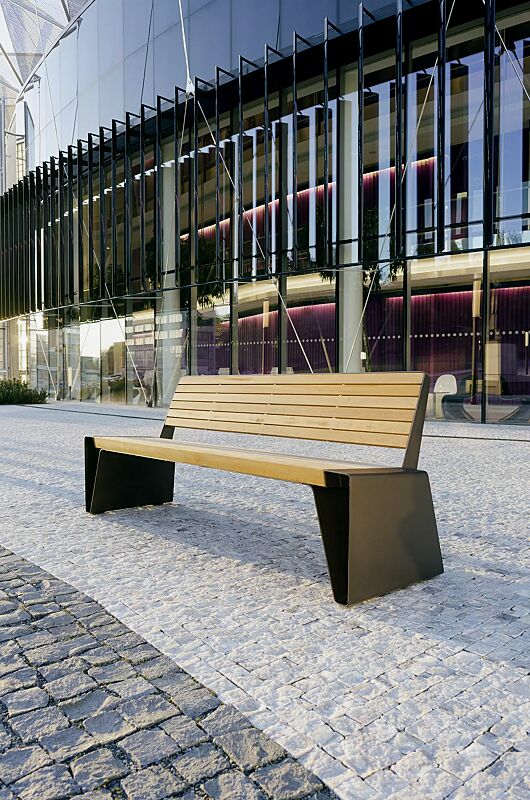 Sitzbank RADIUM mit Rückenlehne, mit Robinienholzbelattung, Stahlteile in RAL 7016 anthrazitgrau