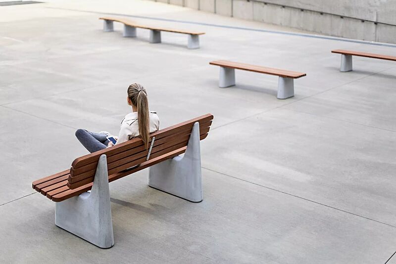 sitzbank-reforma__shoKAT0068704 Sitzbank REFORMA mit und ohne Rückenlehne, gerade und gebogen, mit Längs- und Querbelattung, mit Jatobaholzbelattung, HSC®-Beton in hellgrau