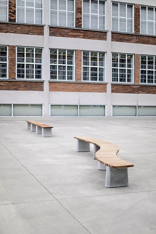 sitzbank-reforma__shoKAT0068706 Sitzbank REFORMA ohne Rückenlehne, gerade und gebogen, mit Längs- und Querbelattung, mit Jatobaholzbelattung, HSC®-Beton in hellgrau