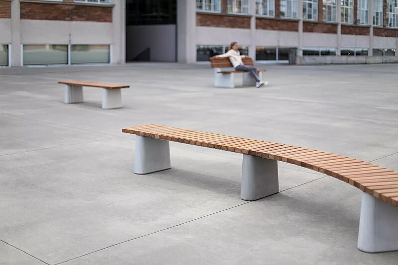 sitzbank-reforma__shoKAT0068708 Sitzbank REFORMA mit und ohne Rückenlehne, gerade und gebogen, mit Längs- und Querbelattung, mit Jatobaholzbelattung, HSC®-Beton in hellgrau
